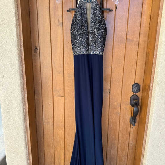 Prom/Bridesmaid Dress - Picture 2 of 4
